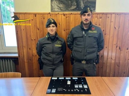 Trovati con diamanti e denaro, la Guardia di Finanza intensifica i controlli ai valichi comaschi