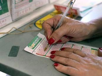 Superenalotto, numeri combinazione vincente oggi 27 giugno