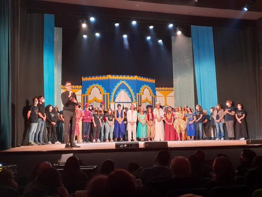 Busto: «Questo è il teatro, questo è l’oratorio!» Busto: «Questo è il teatro, questo è l’oratorio!»