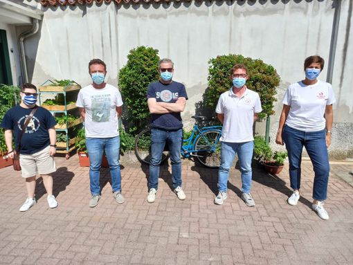 L'associazione 100 anni di Pro e i tanti amici intervenuti, oltre alle autorità L'associazione 100 anni di Pro e i tanti amici intervenuti, oltre alle autorità