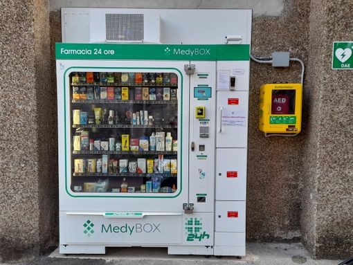 Castellanza, defibrillatore in farmacia San Giulio