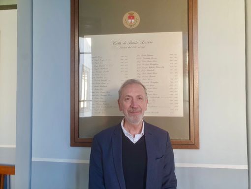 Buona pensione, dottor Restelli. E grazie di aver tanto lavorato per il bene di Busto Buona pensione, dottor Restelli. E grazie di aver tanto lavorato per il bene di Busto