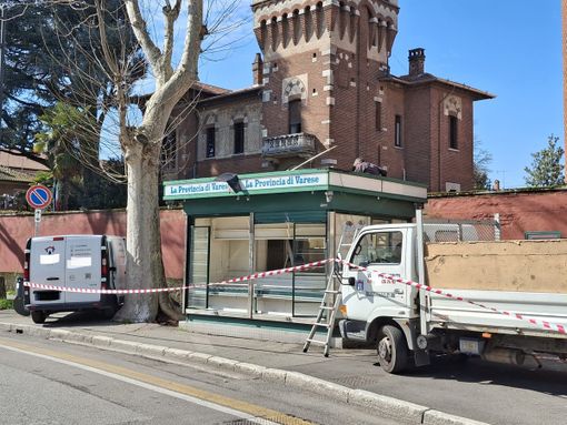 Edicole che scompaiono: tocca a quella del pit stop in piazza Manzoni Edicole che scompaiono: tocca a quella del pit stop in piazza Manzoni