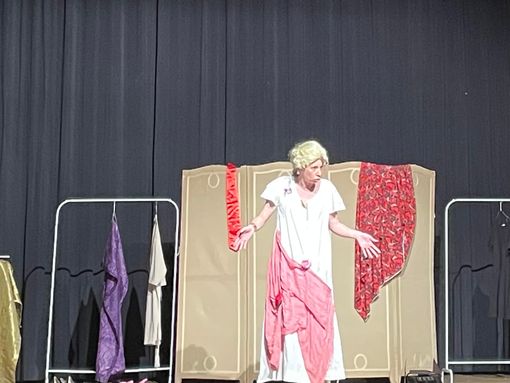 VIDEO. Otto donne sul palco per aiutare suor Marcella: il talento di Marta Martinelli per il Madagascar VIDEO. Otto donne sul palco per aiutare suor Marcella: il talento di Marta Martinelli per il Madagascar