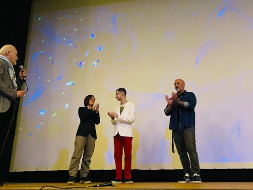 VIDEO. Un silenzio che parla: gli studenti incantati dal cortometraggio “Out-ismo” VIDEO. Un silenzio che parla: gli studenti incantati dal cortometraggio “Out-ismo”
