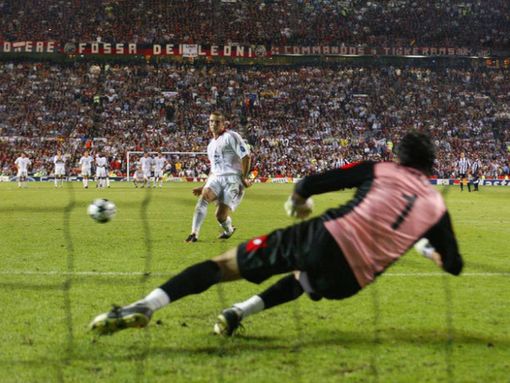 Il rigore decisivo di Shevchenko nella finale di Champions League 2003 a Manchester