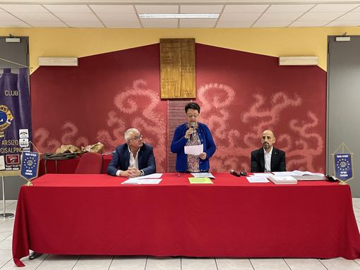 Emozioni e talento al concorso letterario Lions: una serata di parole, coraggio e speranza. Premiati i giovani autori che hanno raccontato la resilienza
