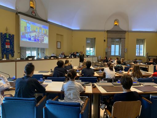 Educazione civica e partecipazione: concluso il progetto “Il Comune spiegato ai ragazzi” Educazione civica e partecipazione: concluso il progetto “Il Comune spiegato ai ragazzi”