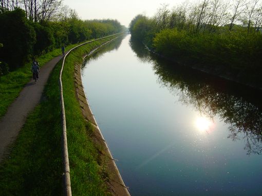 Cade nel Villoresi, grave un 69enne