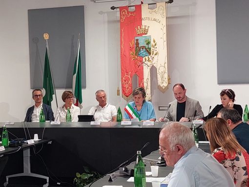 Cristina Borroni giura in Consiglio: «Sarò il sindaco di tutti, non solo di chi ci ha votato»