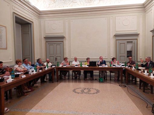 Il Consiglio di Castellanza inizia con una benedizione per la città