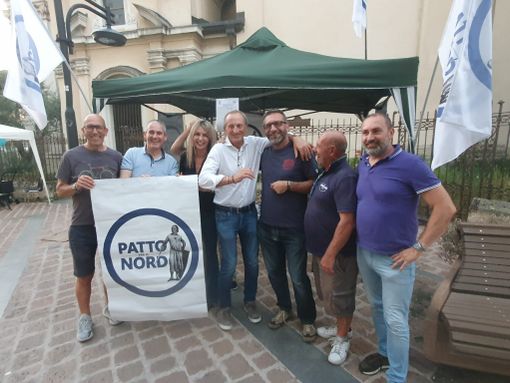 Nella notte bianca di Busto c’è chi raccoglie firme contro il Ponte sullo Stretto