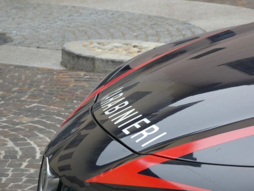 Calci e pugni contro la pattuglia: i carabinieri arrestano latitante Calci e pugni contro la pattuglia: i carabinieri arrestano latitante