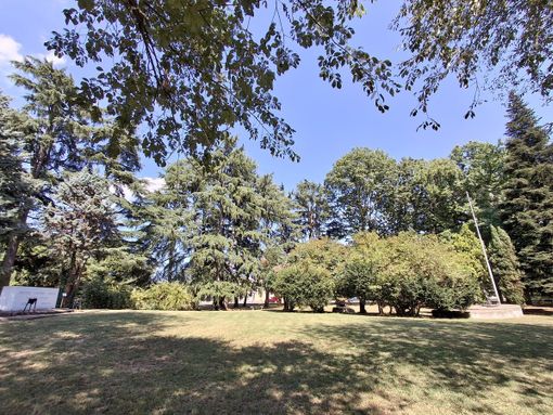 Nel parco Rimembranze, verde e tracce di storia