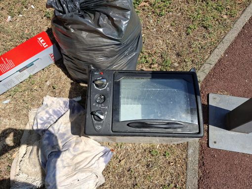 Rifiuti in via Rimembranze