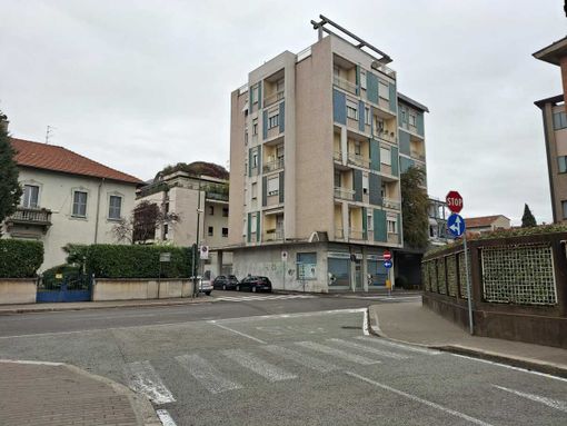 Strisce pallide in via Borroni, svelato l’arcano