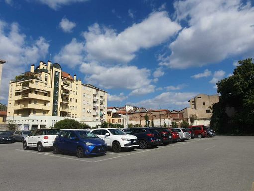Busto, parcheggio di San Michele ancora gratuito. Le strisce blu possono aspettare