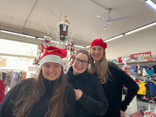 Lo staff di Baby Bazar Gallarate in versione... natalizia! Lo staff di Baby Bazar Gallarate in versione... natalizia!