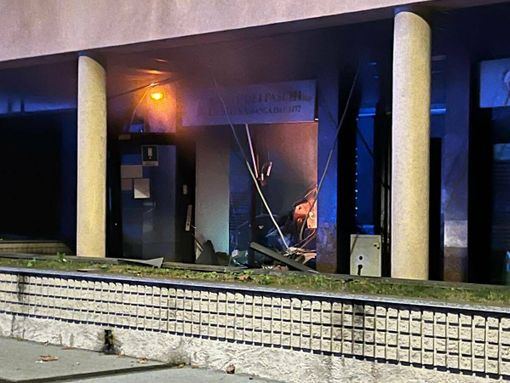 Il bancomat fatto esplodere stanotte a Saronno (foto tratta da IlSaronno.it)