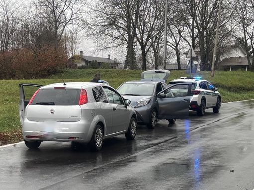 Truffe agli anziani in Valceresio, l’auto civetta della polizia locale di Arcisate scopre e denuncia due sospetti Truffe agli anziani in Valceresio, l’auto civetta della polizia locale di Arcisate scopre e denuncia due sospetti