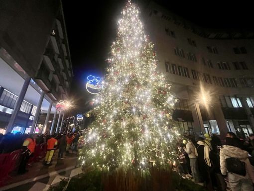 Natale 2025 in provincia: +5,2% di visite nei centri storici delle città, a Busto +0,3%