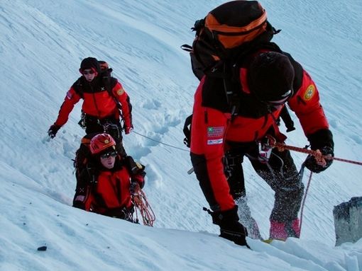 Il Soccorso alpino all'opera (foto d'archivio) Il Soccorso alpino all'opera (foto d'archivio)