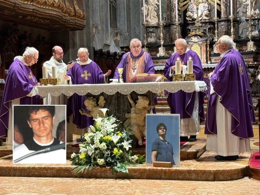 La concelebrazione in San Giovanni, nel riquadro, oltre che nella foto alla base dell altare, don Isidoro Meschi