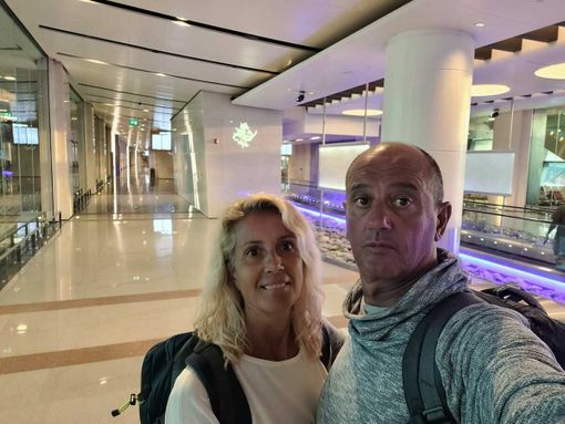 Sonia e Stefano, inevitabilmente in aeroporto