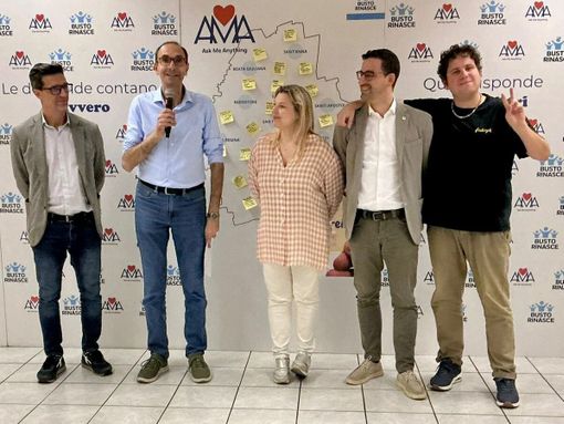"Ama" fa tappa dai Frati: «Dietro l’etichetta dei “Parioli di Busto” ci sono problemi veri» "Ama" fa tappa dai Frati: «Dietro l’etichetta dei “Parioli di Busto” ci sono problemi veri»