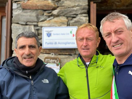 Da sinistra: Richiusa, Bendo e Carnelosso al rifugio Ferioli di Alagna Da sinistra: Richiusa, Bendo e Carnelosso al rifugio Ferioli di Alagna