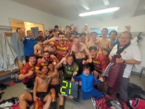 Uno dei momenti di gioia nei play off dell'Antoniana. Ora la promozione è realtà Uno dei momenti di gioia nei play off dell'Antoniana. Ora la promozione è realtà