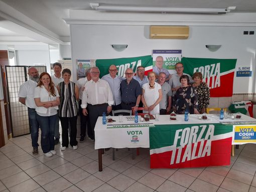 Osvaldo Coghi con la sua squadra Osvaldo Coghi con la sua squadra