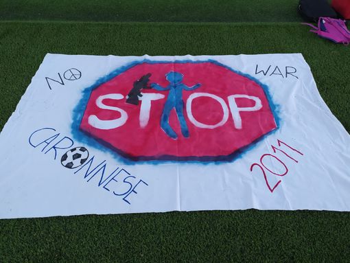 I giovani calciatori della Caronnese scendono in campo con l'Ucraina nel cuore