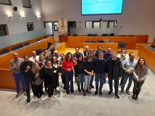 Sostenitori e candidati con Andrea Cassani in sala consiliare