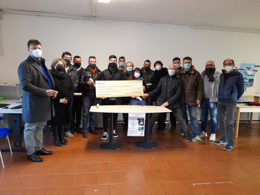 La consegna dell'assegno La consegna dell'assegno