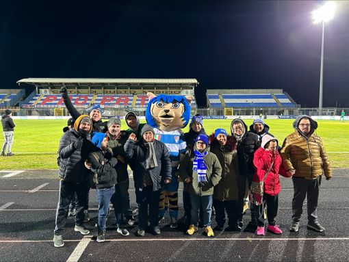 Le Cuffie Colorate sfilano con il Tigrotto per la Pro Patria Le Cuffie Colorate sfilano con il Tigrotto per la Pro Patria