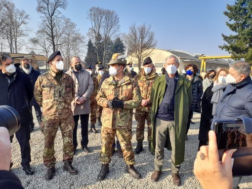 Figliuolo e Bertolaso aprono l'hub vaccinale al Casermone di Gallarate