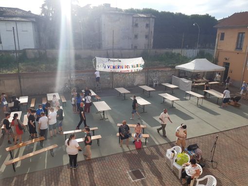 Ripartono i Venerdì del Villaggio nel cortile di via Pozzi