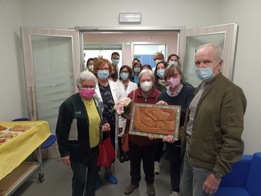 Un bassorilievo in memoria del dottor Aron Kaplun a Tradate