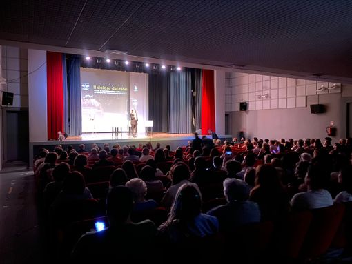VIDEO. “Il dolore del cibo” riempie il Fratello Sole a Busto Arsizio «Il paziente non è mai il disturbo» VIDEO. “Il dolore del cibo” riempie il Fratello Sole a Busto Arsizio «Il paziente non è mai il disturbo»