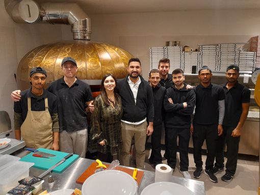 Riapre “Solange”: a Samarate, la “pizzeria a colori” sconfigge il buio Riapre “Solange”: a Samarate, la “pizzeria a colori” sconfigge il buio