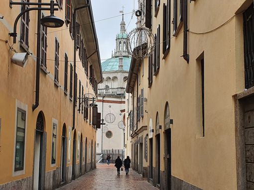 Busto: la città inizia a “vestirsi” per Natale