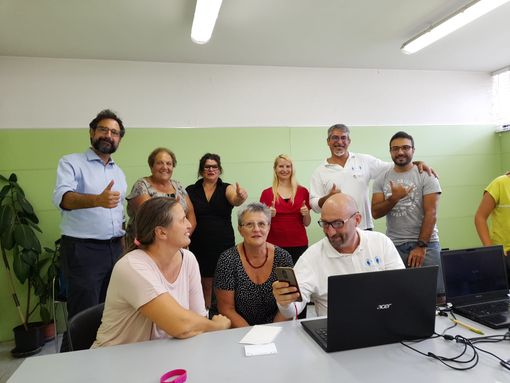 Tutti uniti dal riuso e dalla diagnosi gratuita sui dispositivi (in piedi, al centro, gli assessori Farinon e Alampi, alla loro destra De Cinque e Cimino)