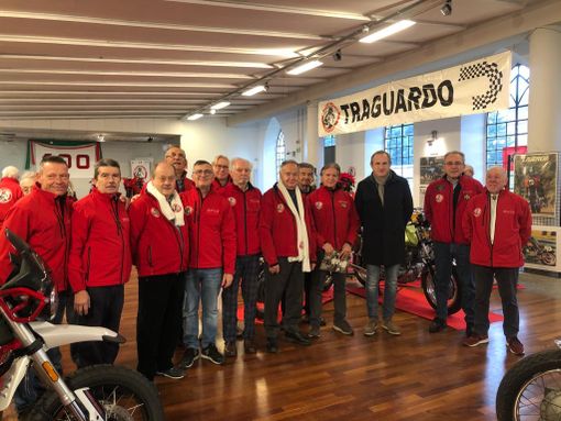 FOTO e VIDEO. Moto d’epoca al Museo del tessile, un successo anche solidale