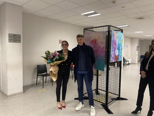 Le opere di Fridami esposte nel tribunale di Busto Arsizio: «Un messaggio di amore che salva all’interno delle mura fredde di un tribunale»