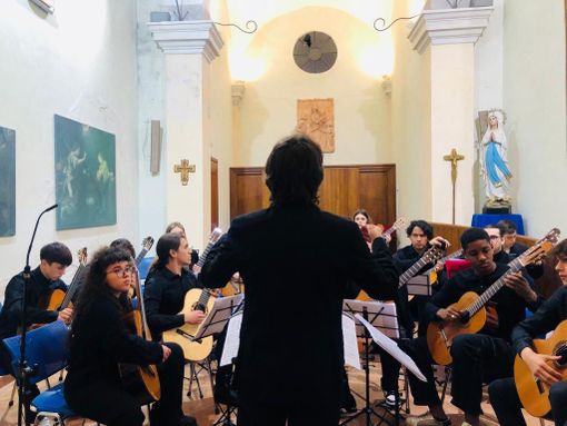 VIDEO E FOTO. Applausi agli studenti del Candiani-Bausch in concerto per la cascina dei poveri VIDEO E FOTO. Applausi agli studenti del Candiani-Bausch in concerto per la cascina dei poveri