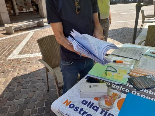 I moduli della petizione distribuiti e riempiti da Ocg I moduli della petizione distribuiti e riempiti da Ocg