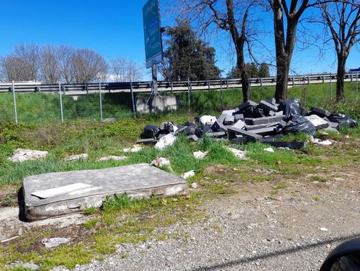 FOTO - Monte Polistirolo troneggia al confine tra Gallarate e Cassano Magnago