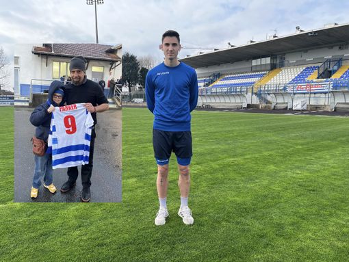 Parker allo Speroni e mister Vargas con Daniele De Grandis e la maglia di Sean Parker allo Speroni e mister Vargas con Daniele De Grandis e la maglia di Sean