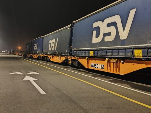 Inaugurato il primo treno merci tra il Porto di Trieste e Malpensa Intermodale Inaugurato il primo treno merci tra il Porto di Trieste e Malpensa Intermodale